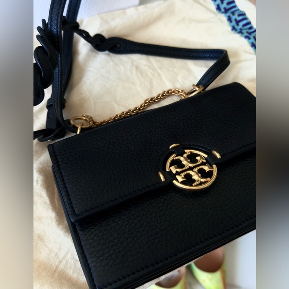Tory Burch Black Shoulder Bag with Gold Chain - Picture 5 of 5